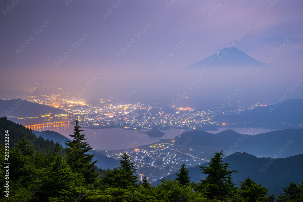 富士山和河口湖夜晚