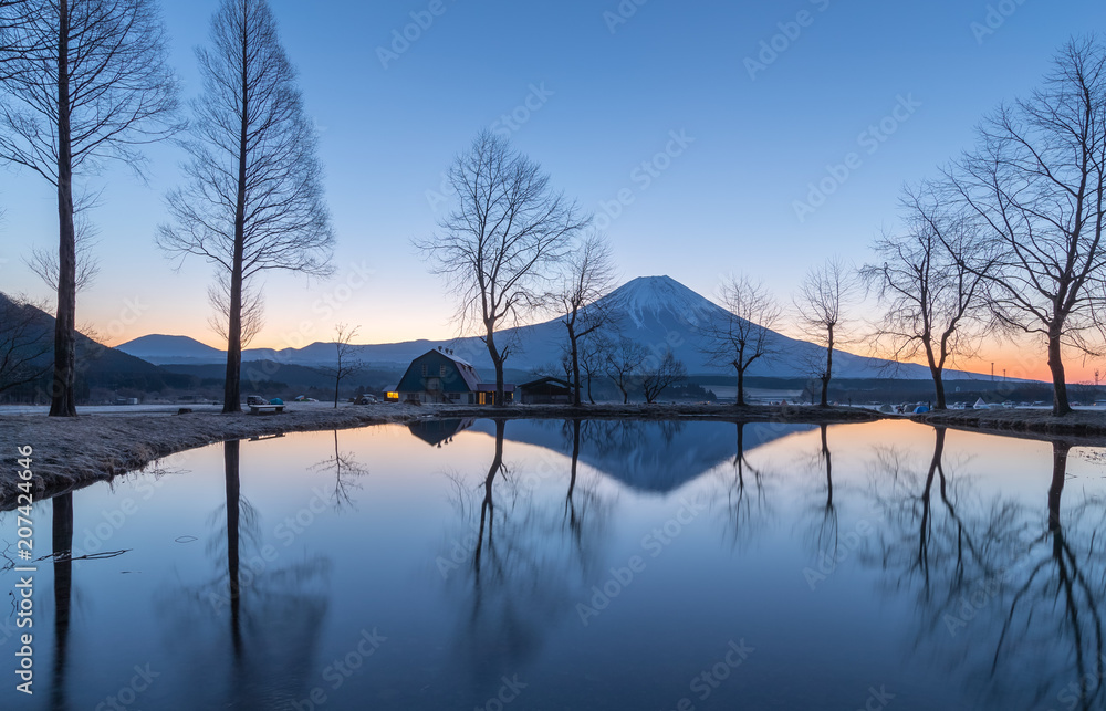 上午在静冈县富士宫伏磨帕拉露营地的富士山