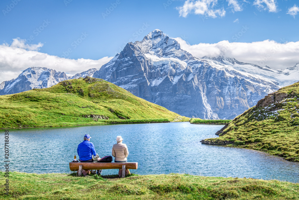 Wanderurlaub in den Schweizer Alpen am Bachalpsee, Berner Oberland, Schweiz