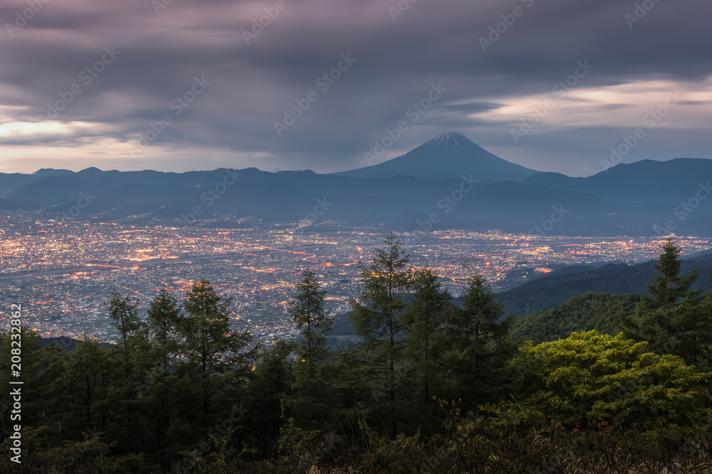 富士山，清晨多云有雨