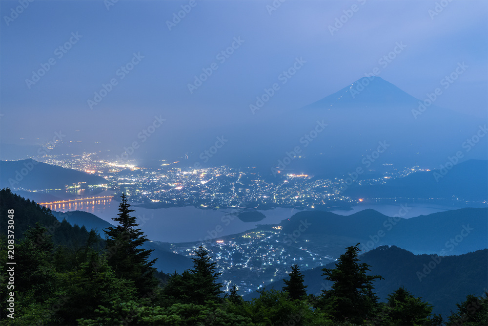 富士山和河口湖夜晚