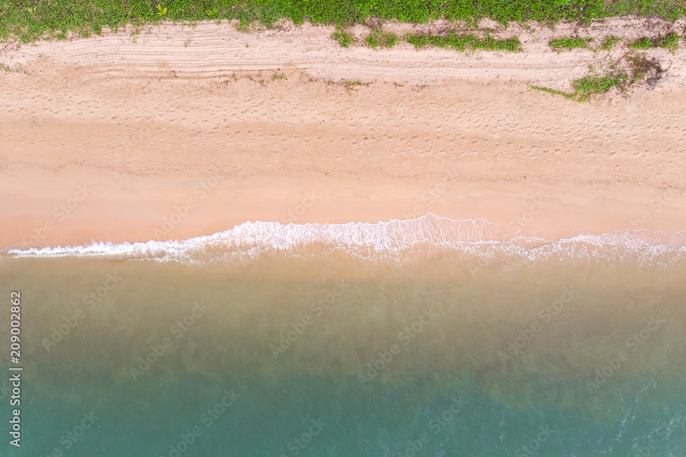 无人机拍摄的泰国海滩夏季海景俯视图