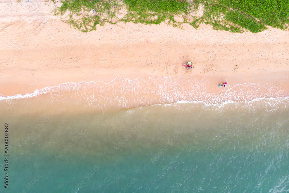 无人机拍摄的泰国海滩夏季海景俯视图