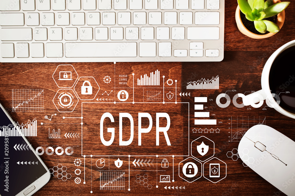 GDPR，木制办公桌上的工作站