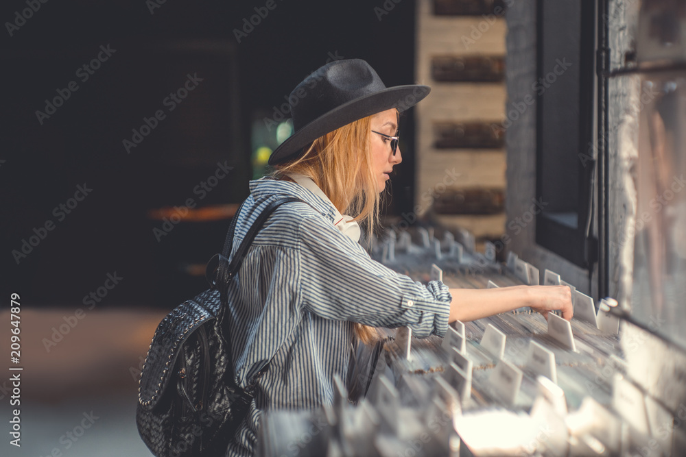 年轻漂亮女孩浏览记录