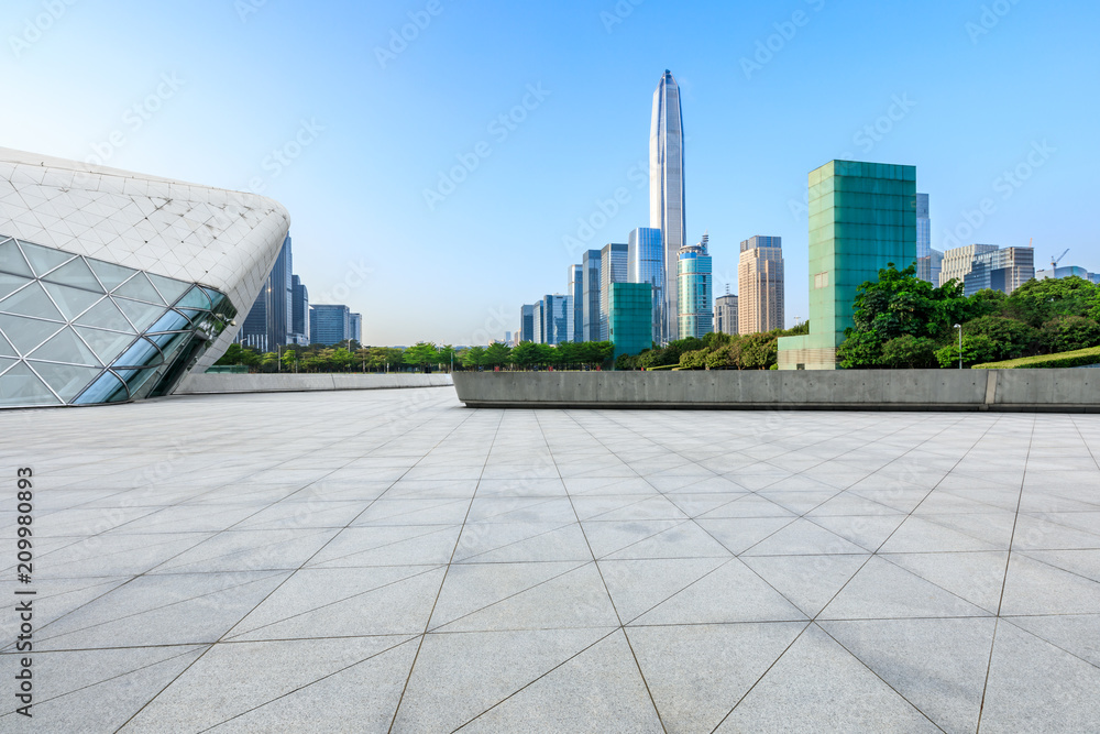 中国深圳的空置广场层和现代城市商业建筑