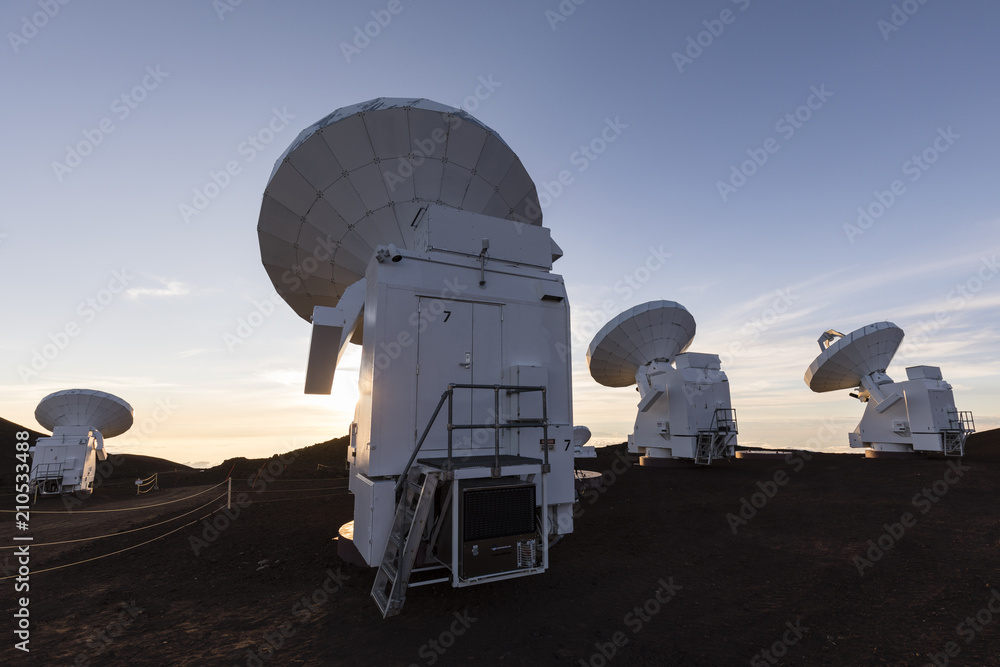 夏威夷大岛Mauna Kea Smithsonian亚毫米阵列：