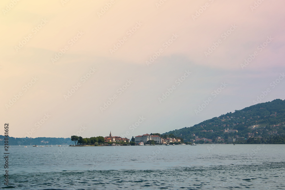 Isole Borromee nel lago maggiore al tramonto