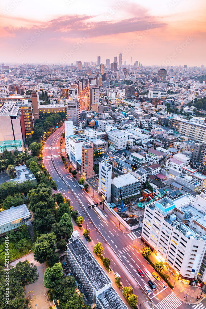 東京の夕暮れ