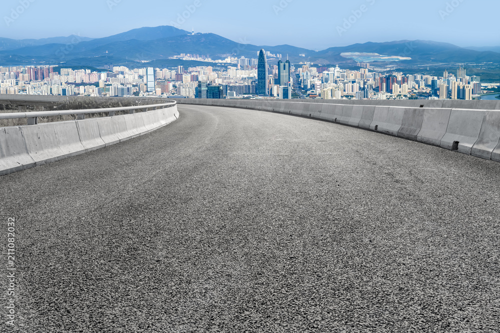 城市上空的道路和广场，城市的风景