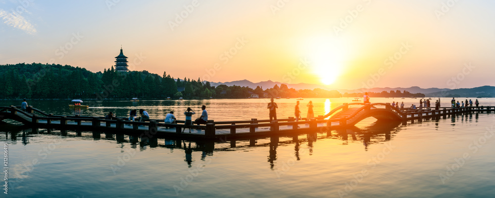 美丽的杭州西湖日落景观