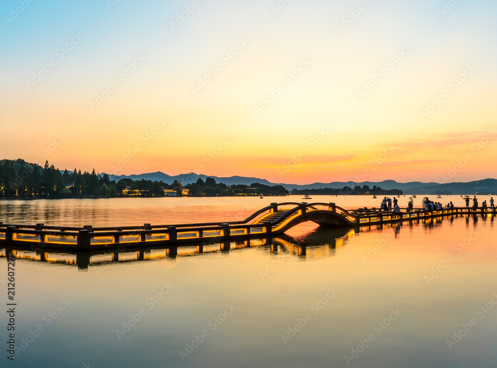 美丽的杭州西湖日落景观