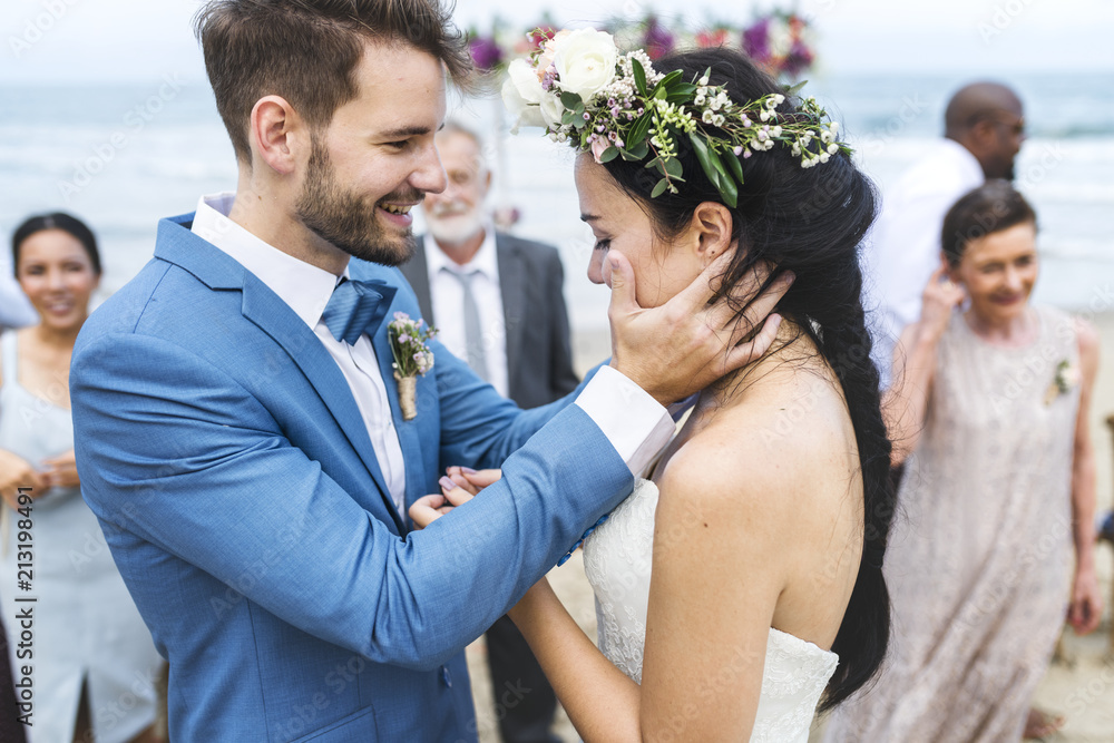 年轻的高加索夫妇结婚日