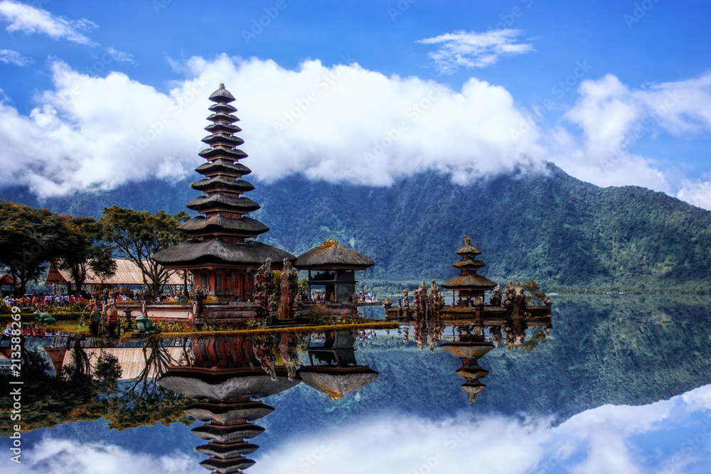 巴厘岛的Pura ulun danu bratan寺庙。印度尼西亚巴厘岛的地标。