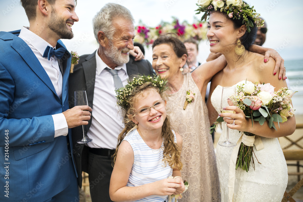 年轻的高加索夫妇结婚日