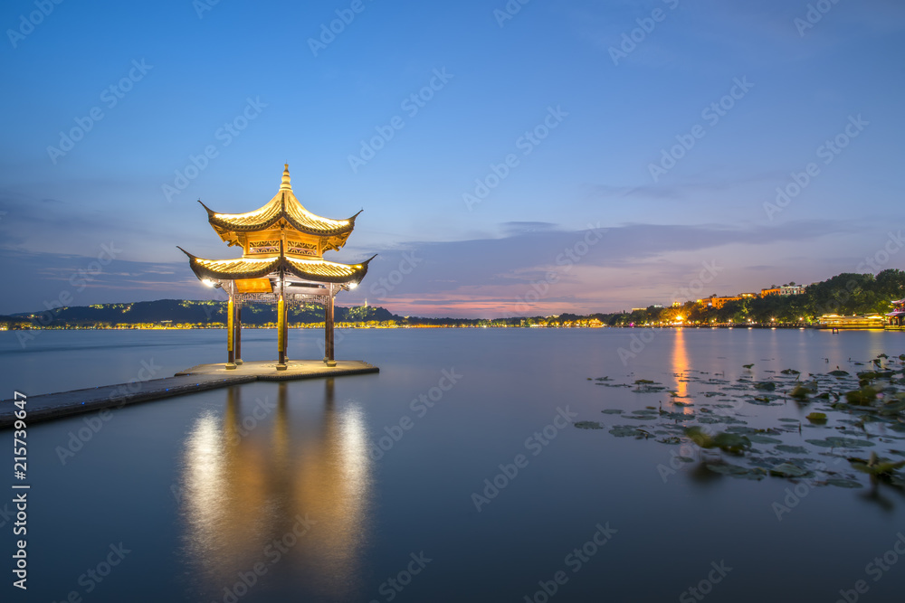 杭州西湖古建筑景观夜景