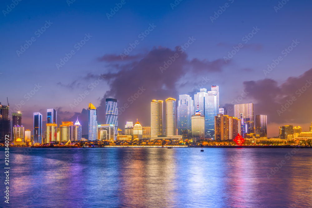 中国青岛现代城市建筑景观夜景