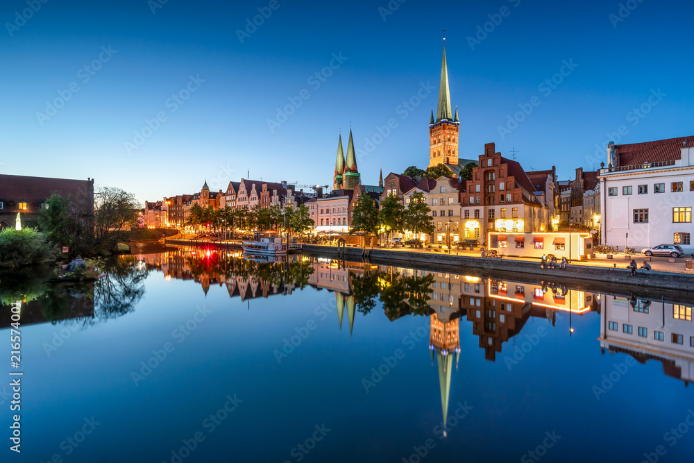 Altstadt von Lübeck bei Nacht