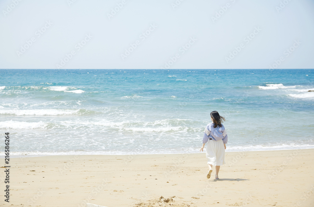 女性　夏　海