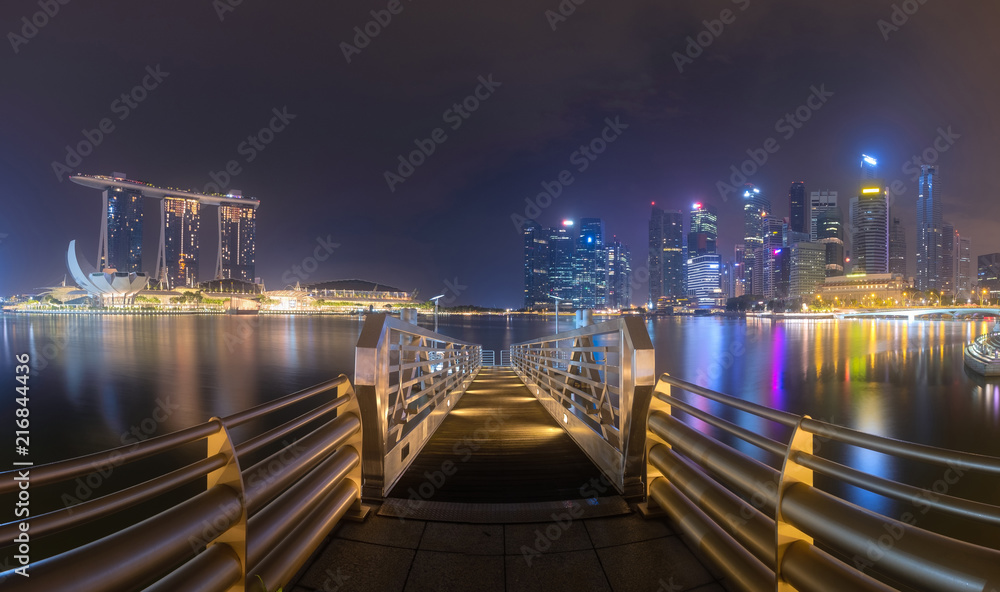 夜晚新加坡滨海湾全景