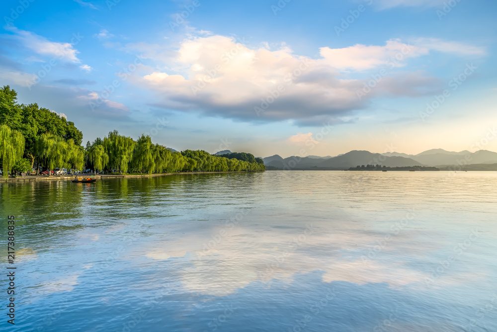 杭州西湖风景秀丽