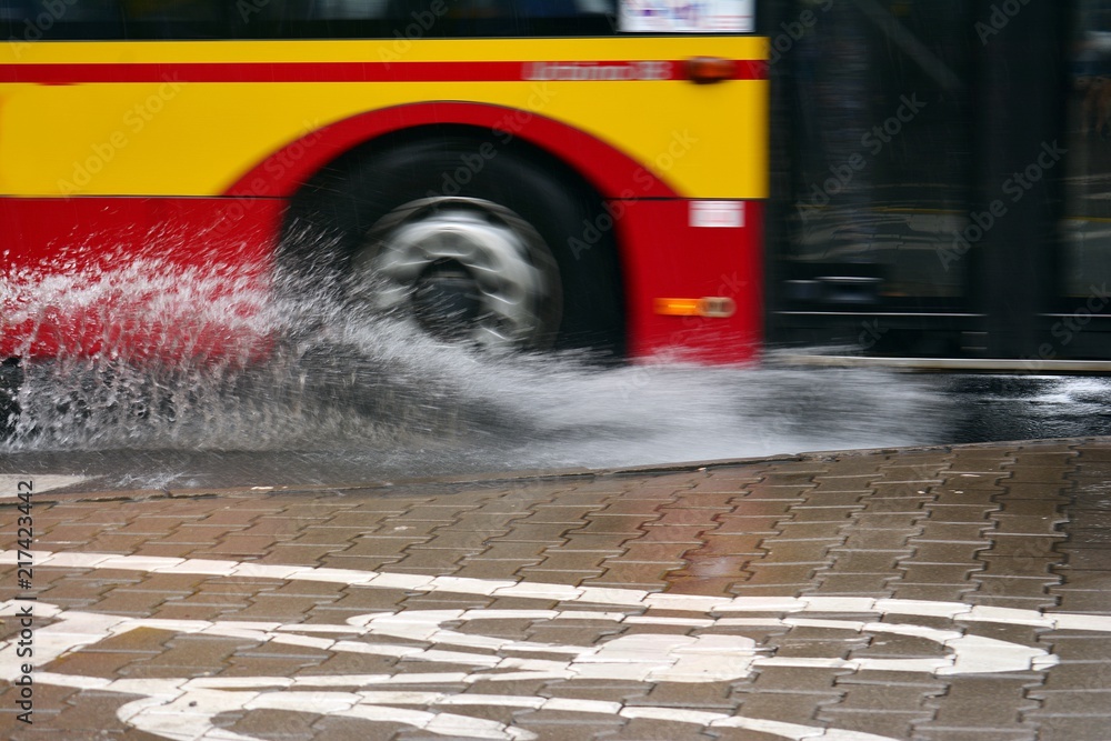 雨天公交车