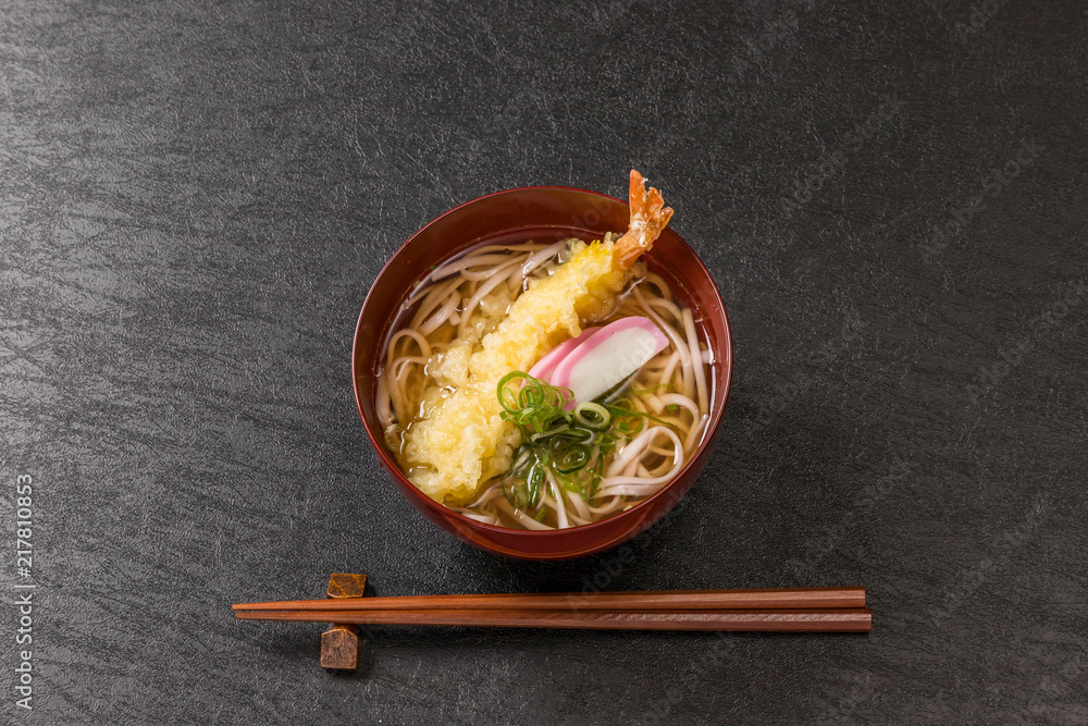 典型的な日本そば　Japanese noodles(soba)