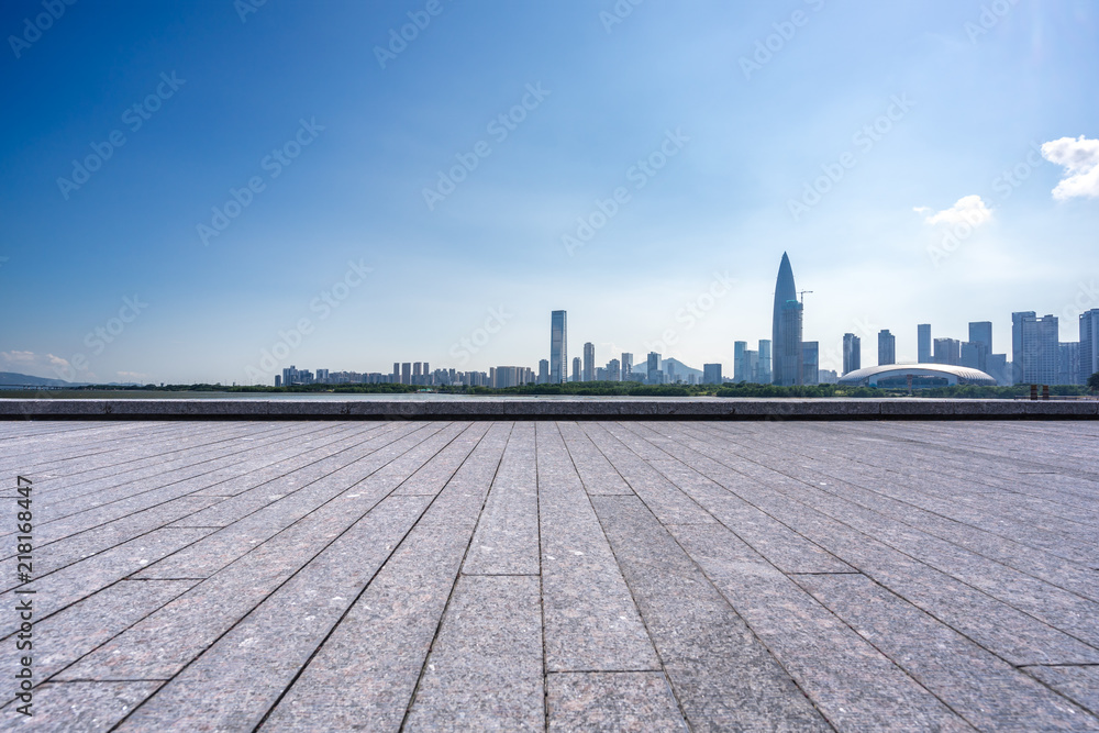 空广场的城市天际线