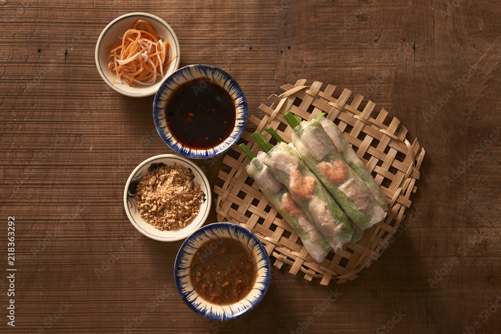 Salad spring roll of Asian wind prawns