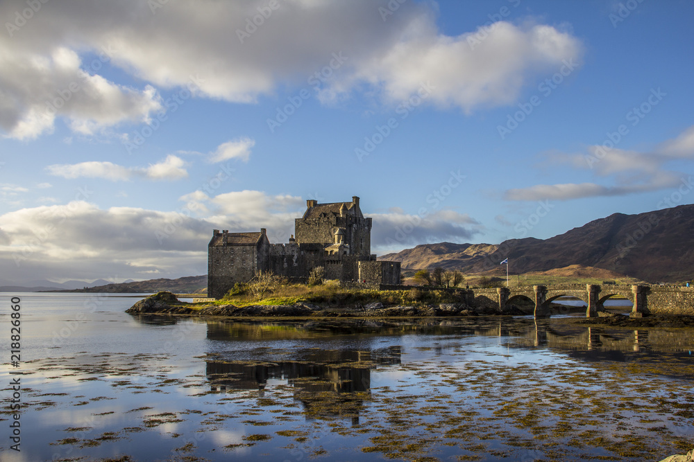 Castillo en Lago, Escocia Tierras Altas