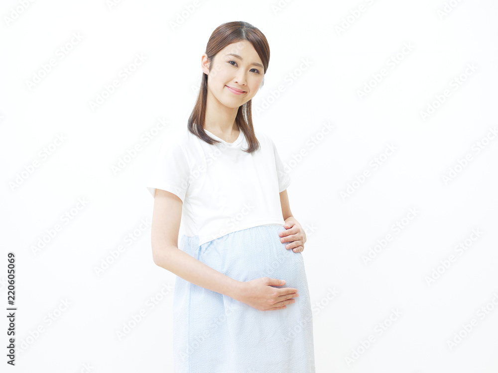 女性　妊婦　笑顔