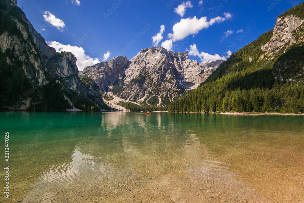 意大利白云岩湖全景