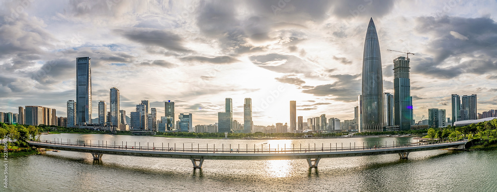 黄昏时的深圳后海中央商务区全景天际线