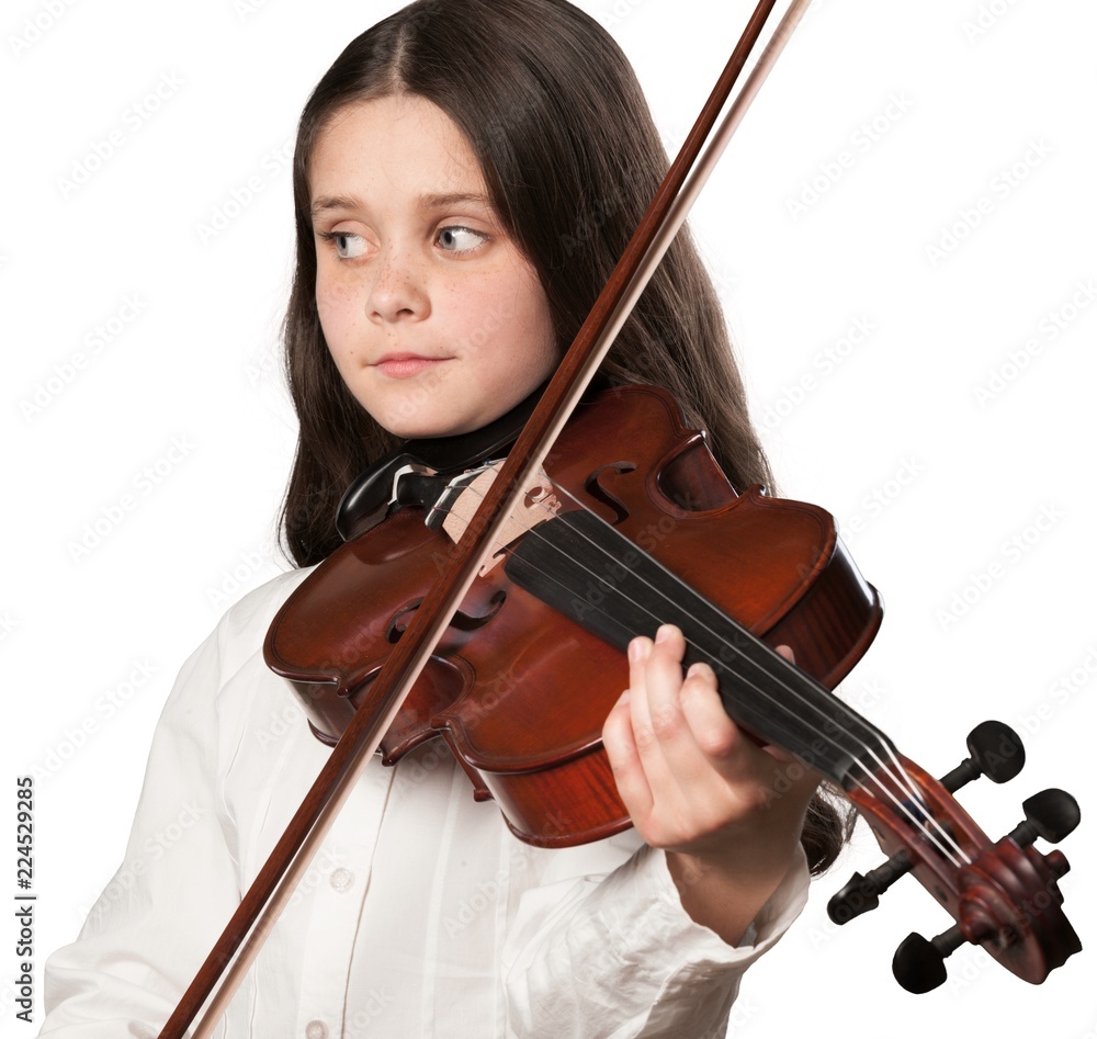 young girl playing the violin