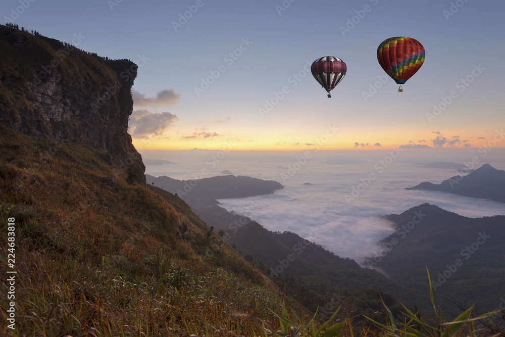 泰国清莱府吉法的山峰和云景日出。