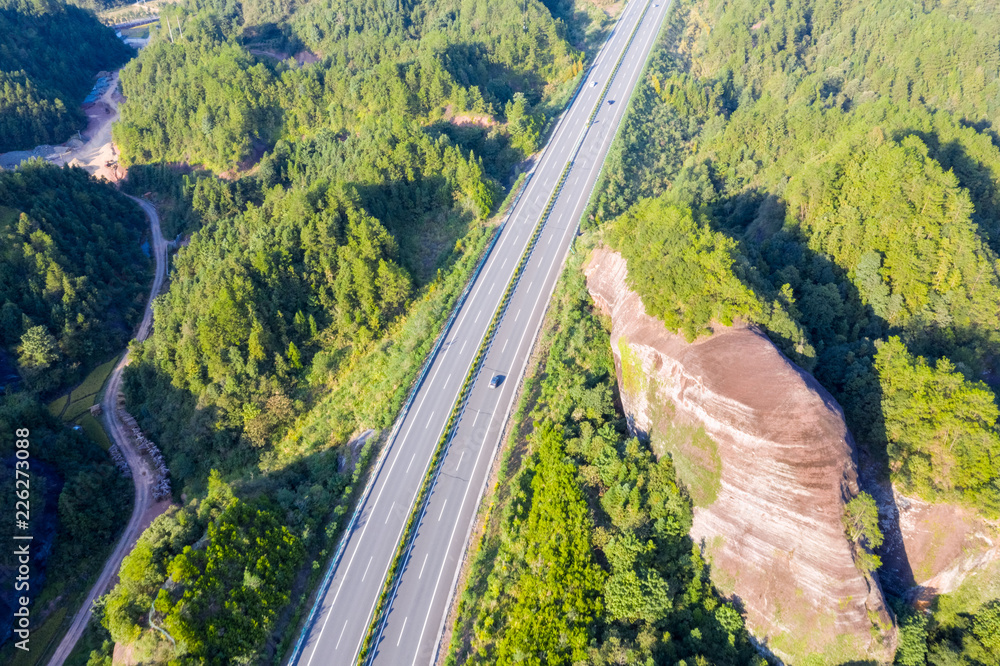 丹霞地貌与高速公路