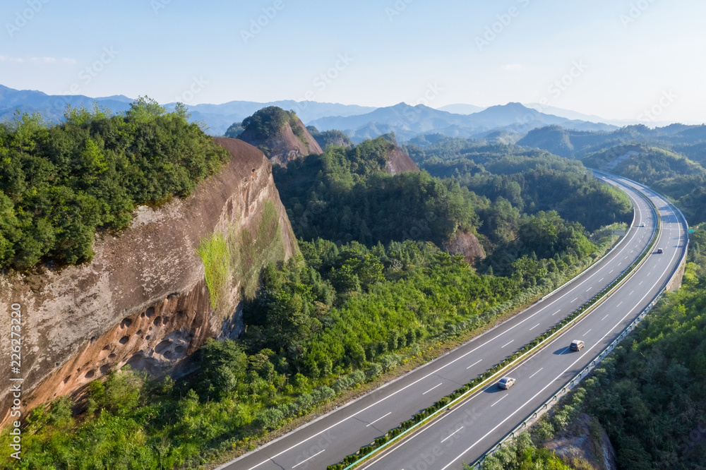 丹霞地貌山区公路