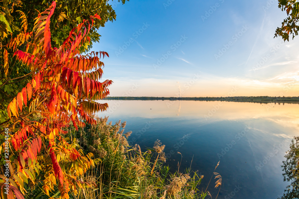 Markkleeberger See bei Leipzig im Herbst