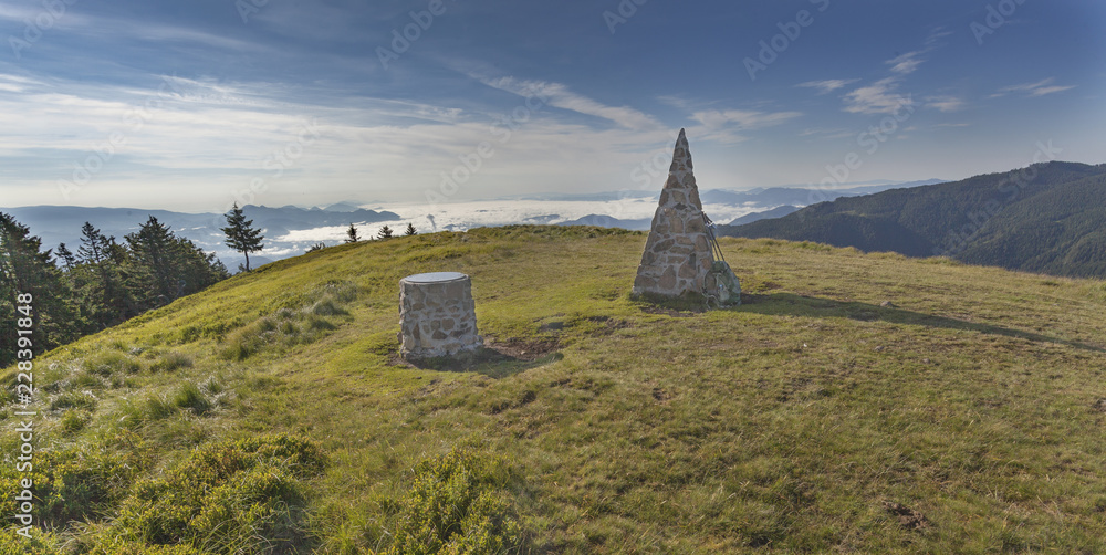 斯洛文尼亚Smrekovec山顶全景