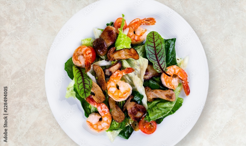 Spaghetti with shrimps, tomatoes and chopped parsley on wooden