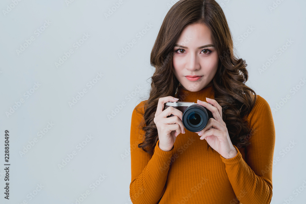 beautiful asian woman traveller tourist taKe photo with happiness and joyful moment isolate white ba