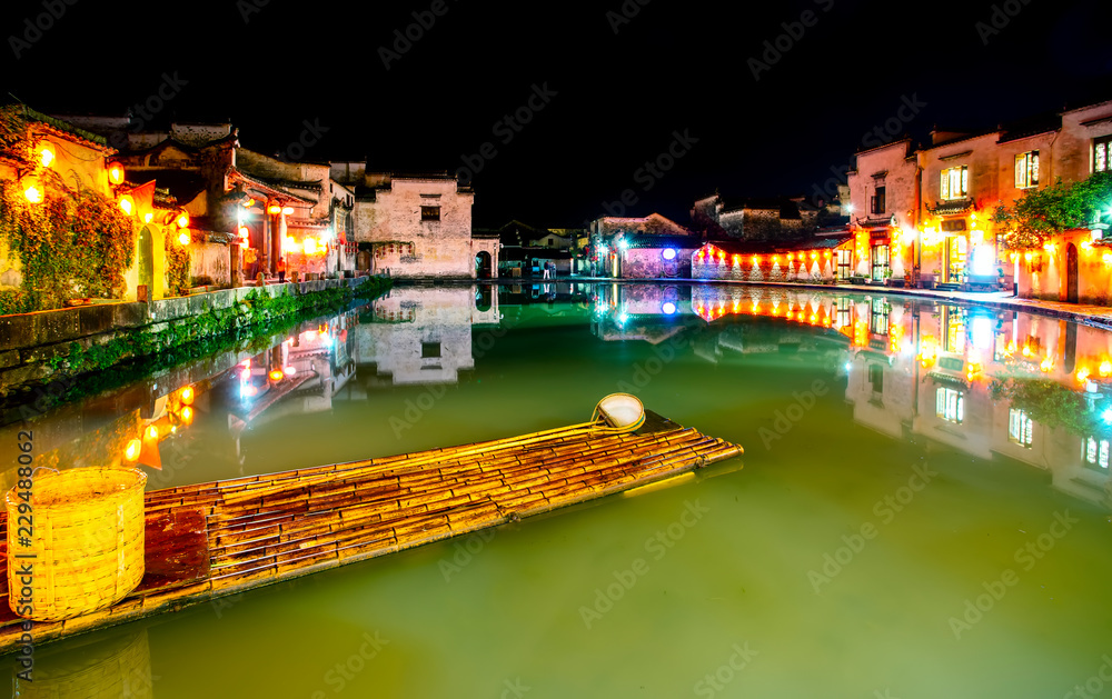 中国安徽宏村古镇夜景