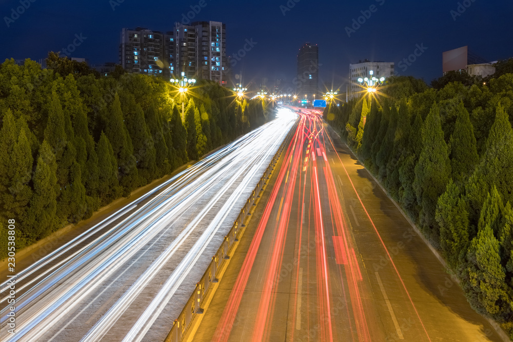 城市道路上的轻步道