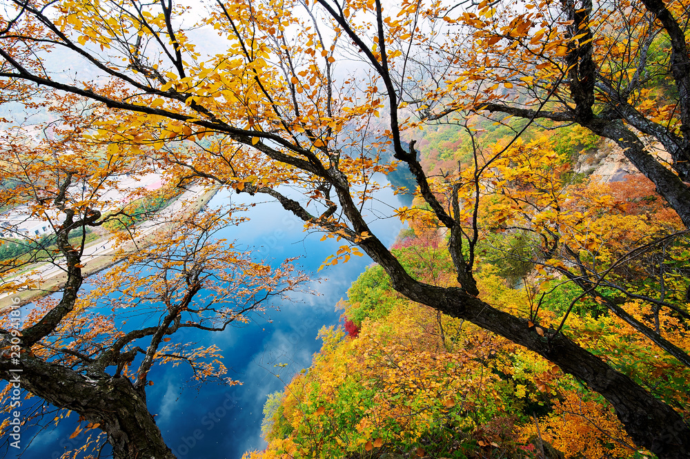 中国本溪关门山秋季风景区。