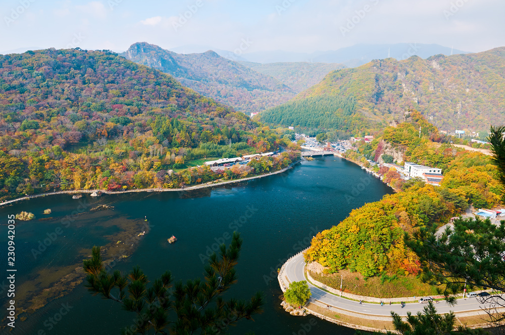 中国本溪关门山秋季风景区。