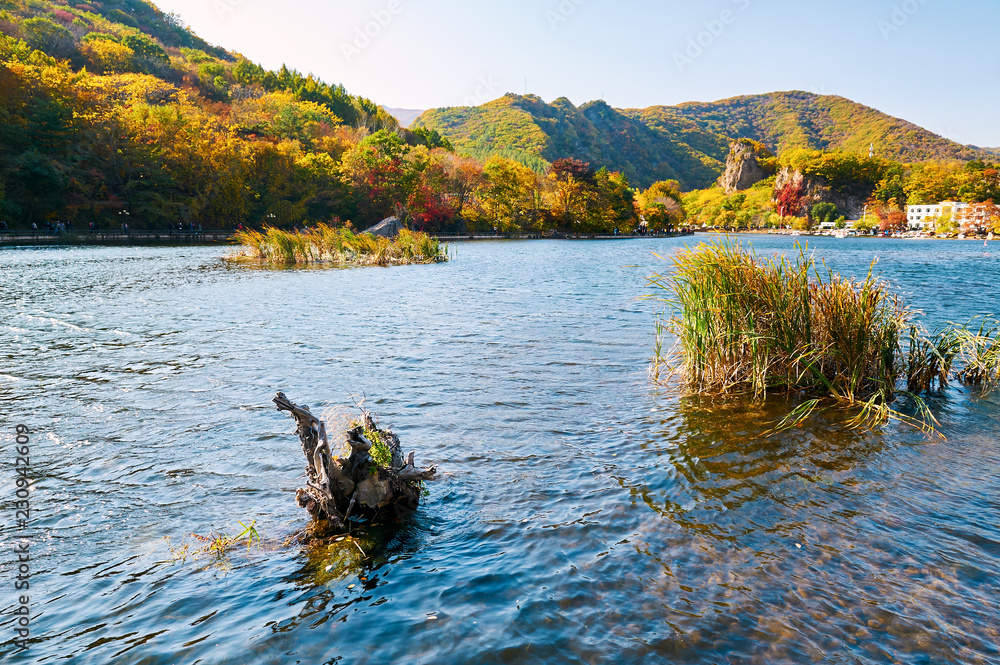 中国本溪关门山秋季风景区。