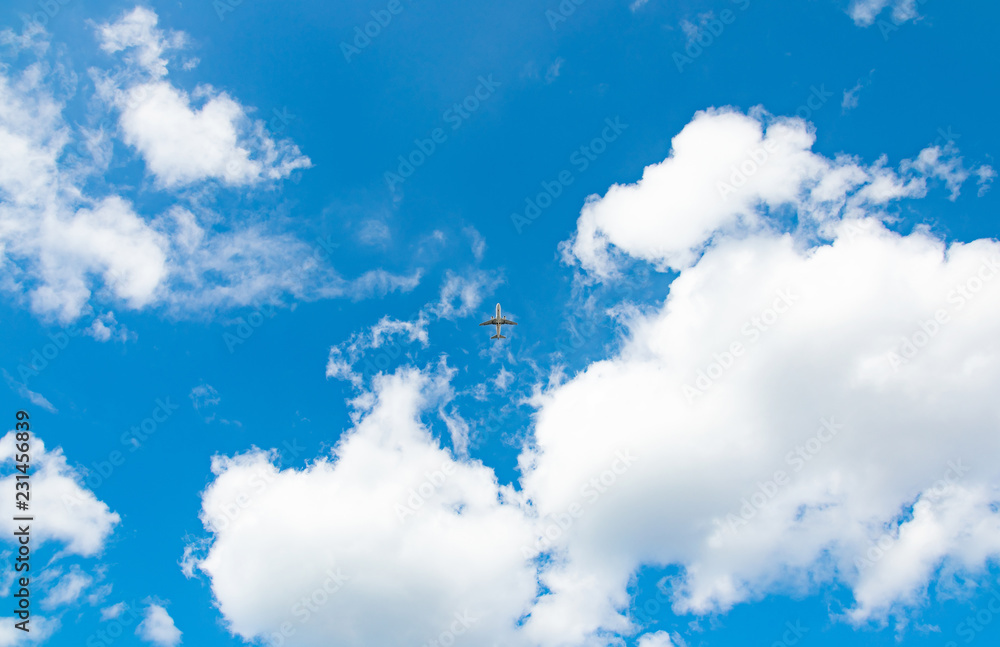 青空と飛行機