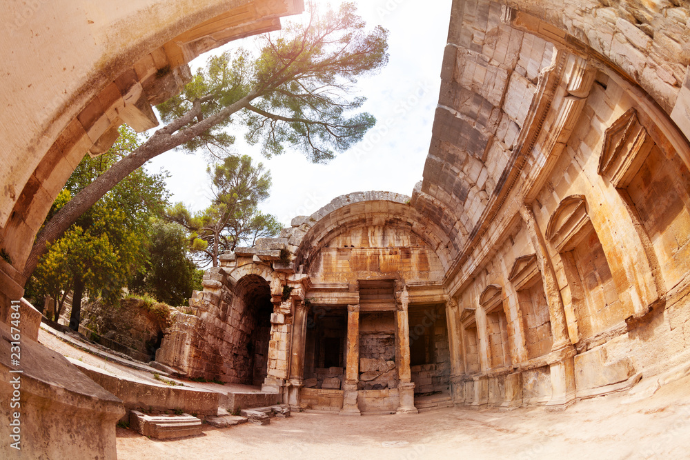 Temple Diane, Jardins De La Fontaine Nimes