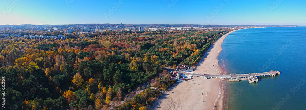 波兰格但斯克-布热兹诺波罗的海码头秋季全景