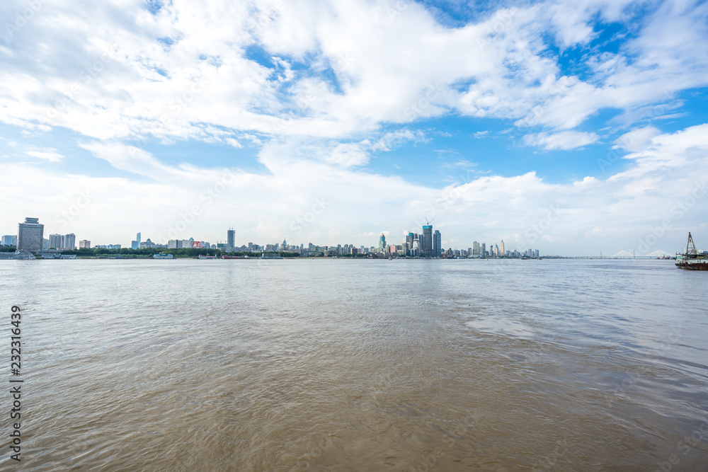 城市天际线全景